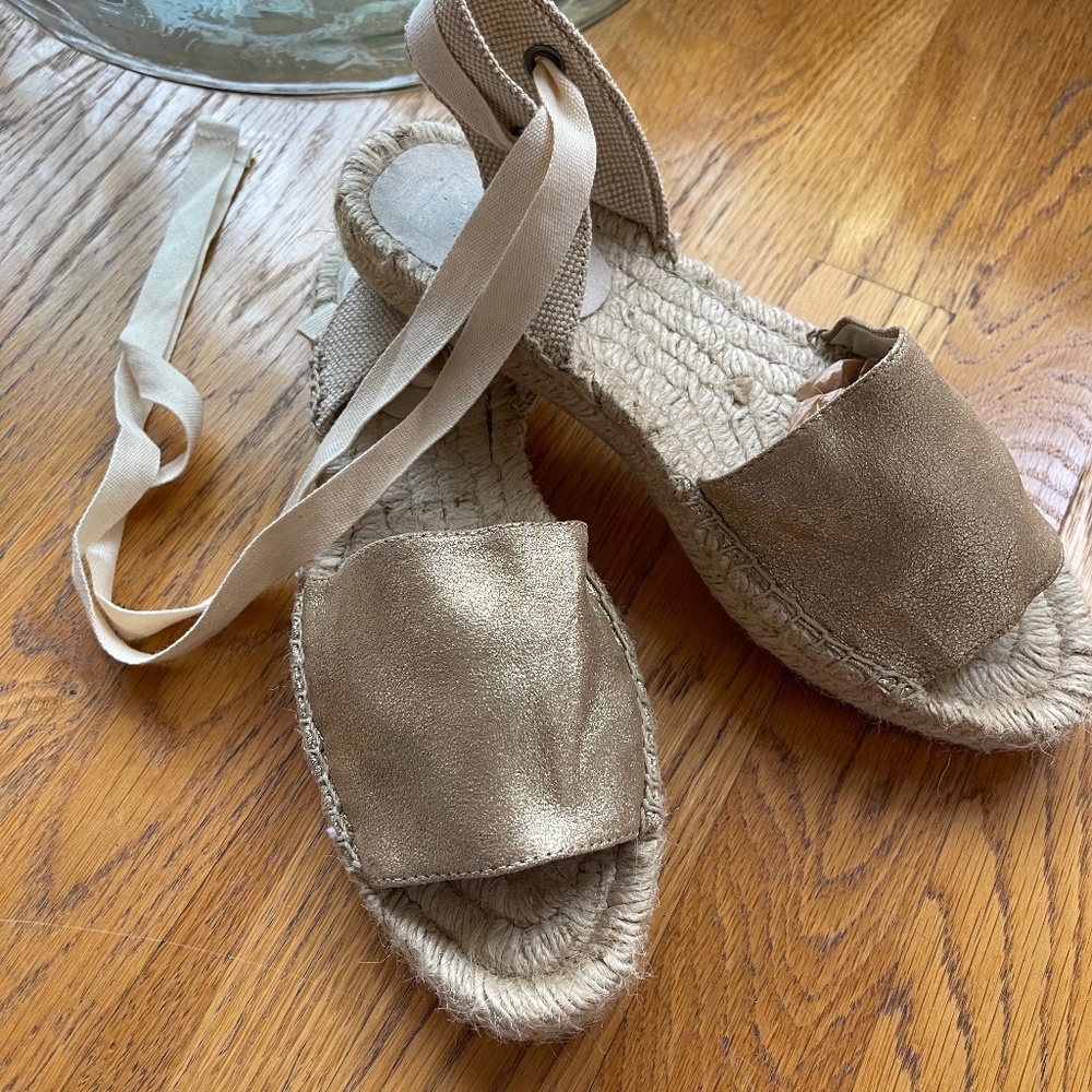 Gap sandals